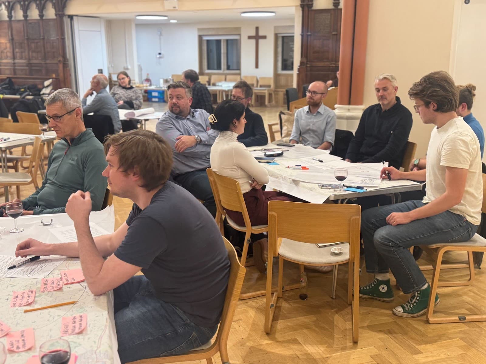 Table discussions with attendees sharing ideas